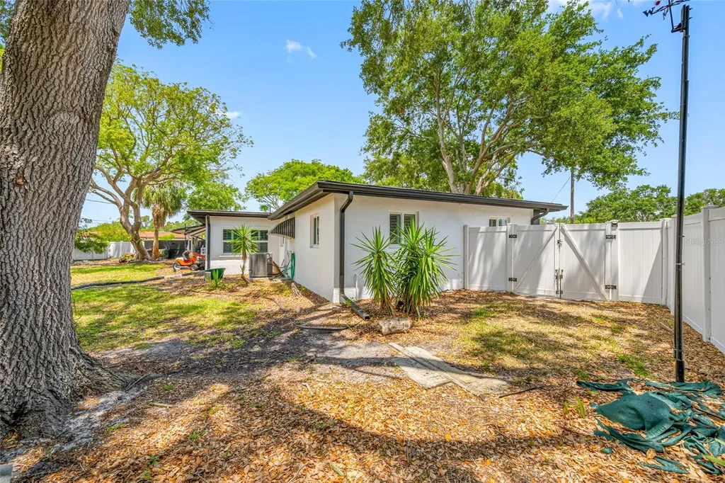 8444 8th Way N St Petersburg FL 33702