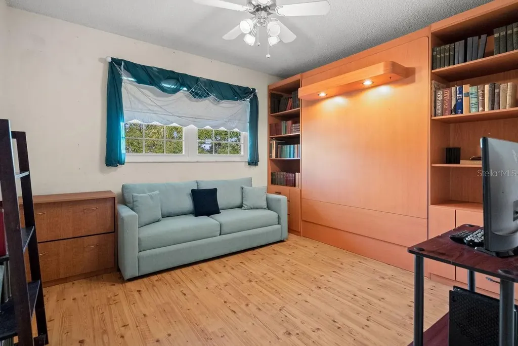 871 New York Avenue Dunedin FL 34698