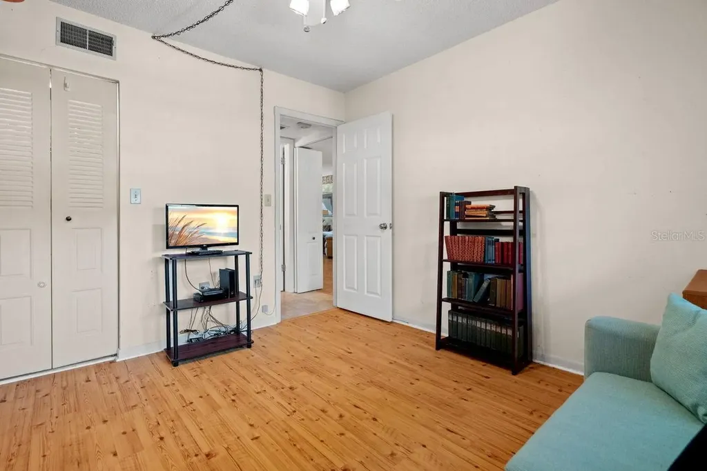 871 New York Avenue Dunedin FL 34698