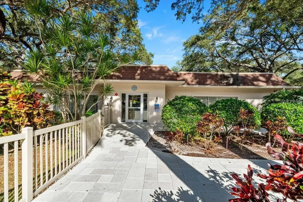 871 New York Avenue Dunedin FL 34698