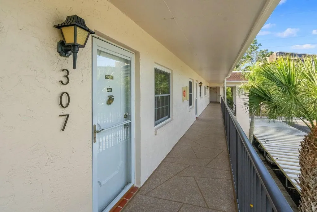 871 New York Avenue Dunedin FL 34698