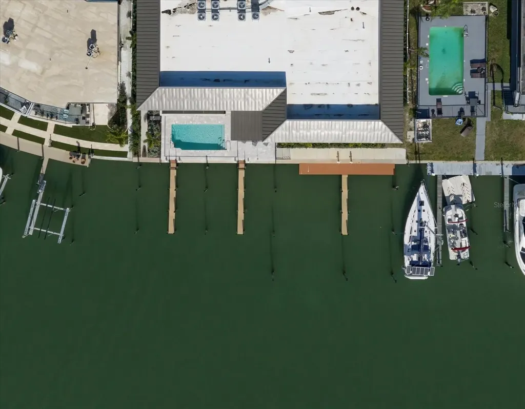 211 Dolphin Point Clearwater FL 33767