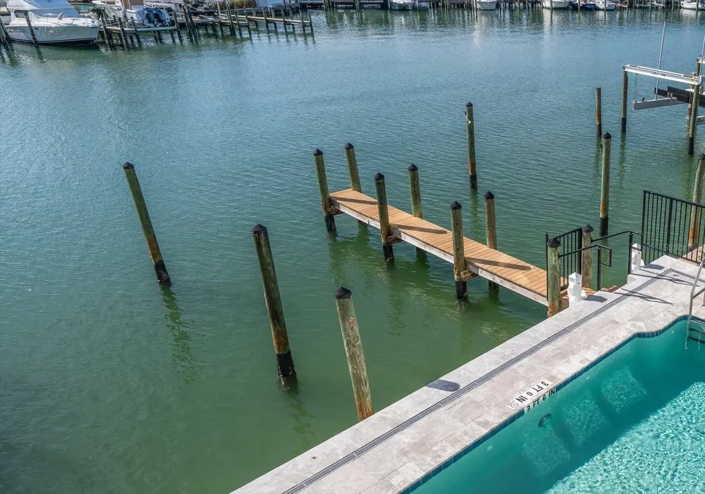211 Dolphin Point Clearwater FL 33767
