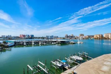 211 Dolphin Point Clearwater FL 33767