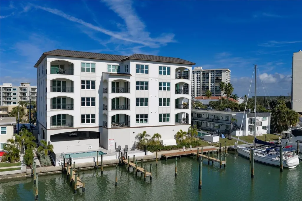 211 Dolphin Point Clearwater FL 33767