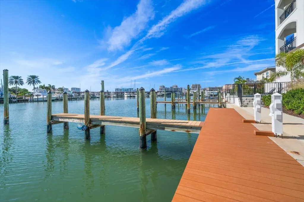 211 Dolphin Point Clearwater FL 33767