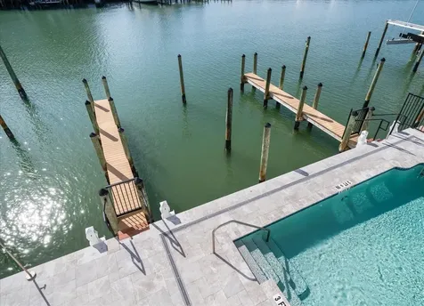 211 Dolphin Point Clearwater FL 33767