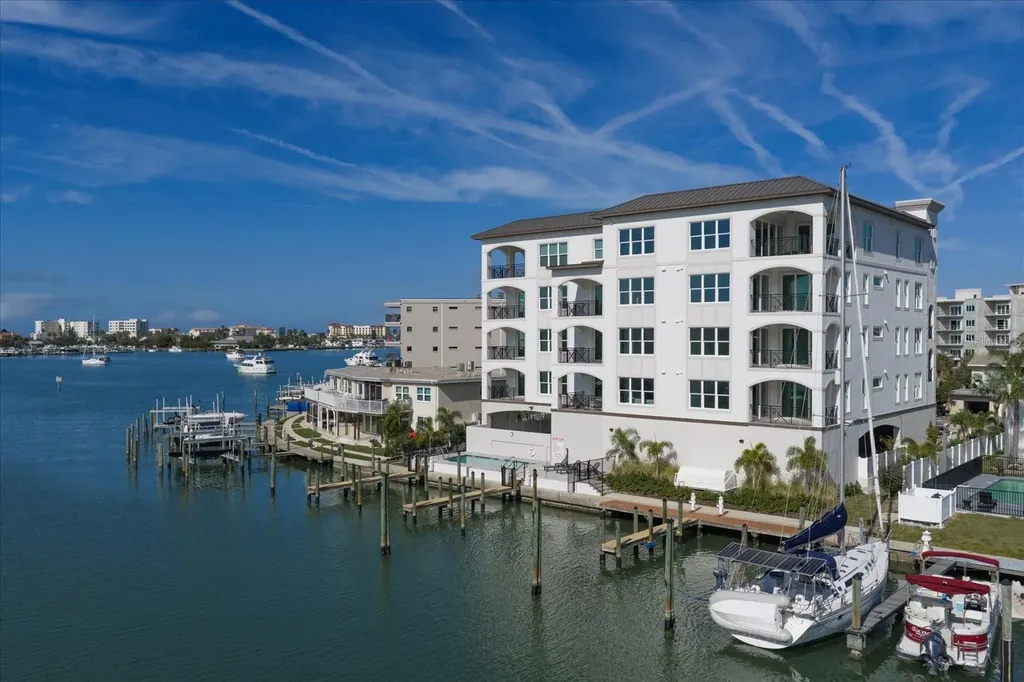 211 Dolphin Point Clearwater FL 33767