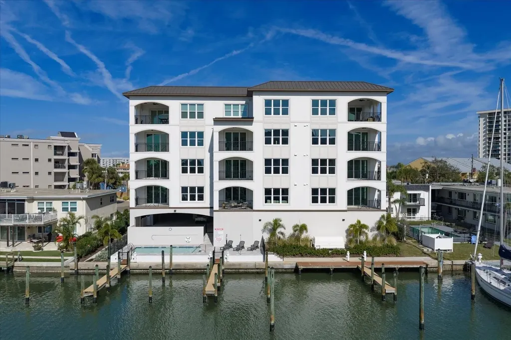 211 Dolphin Point Clearwater FL 33767