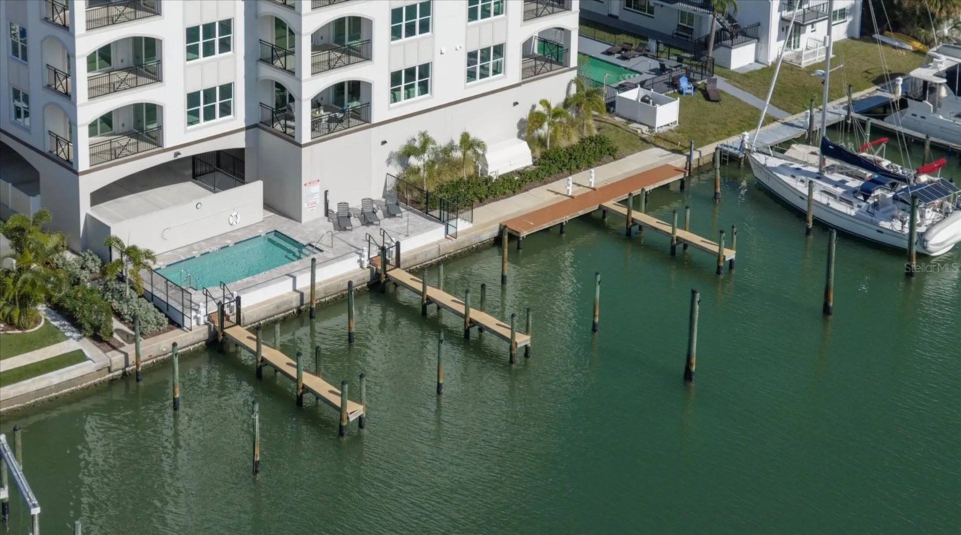 211 Dolphin Point Clearwater FL 33767