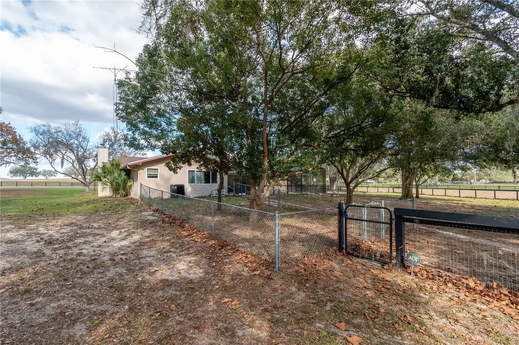 2902 Marion County Road Weirsdale FL 32195