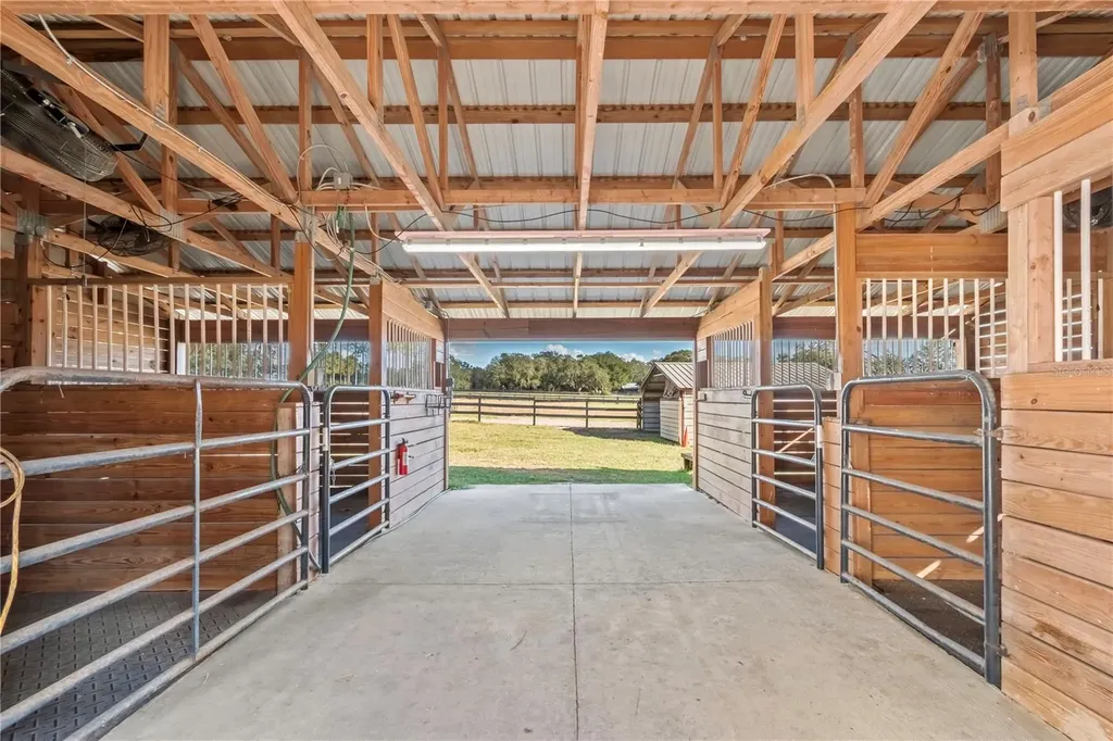 2902 Marion County Road Weirsdale FL 32195