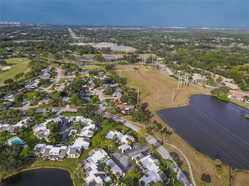 2375 Lakeside Mews Sarasota FL 34235