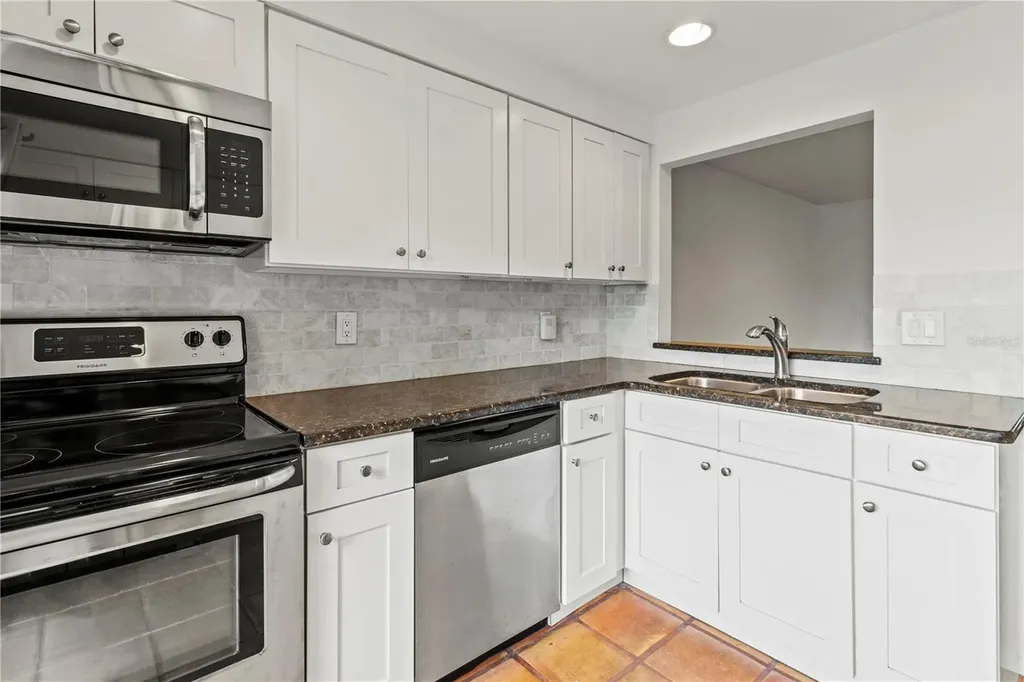 2375 Lakeside Mews Sarasota FL 34235