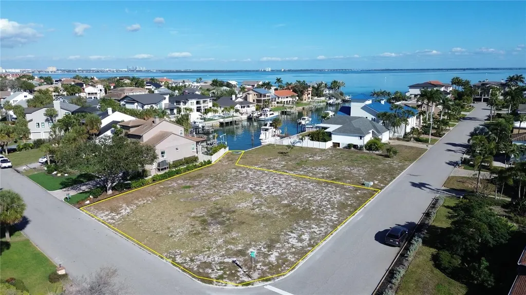 139 9th Street E Tierra Verde FL 33715