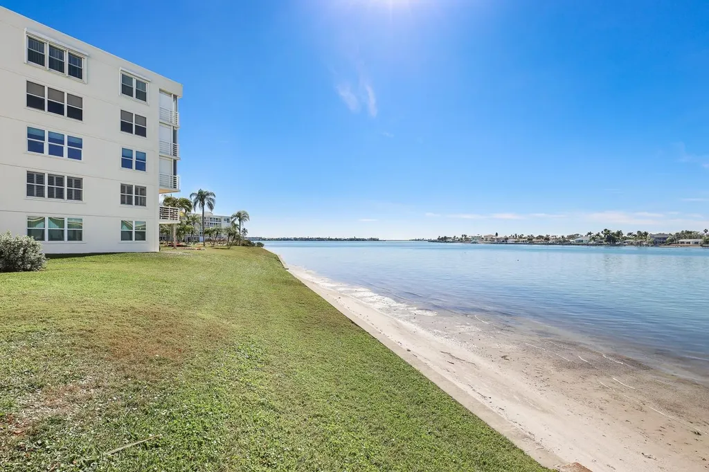 5901 Bahia Del Mar Circle St Petersburg FL 33715