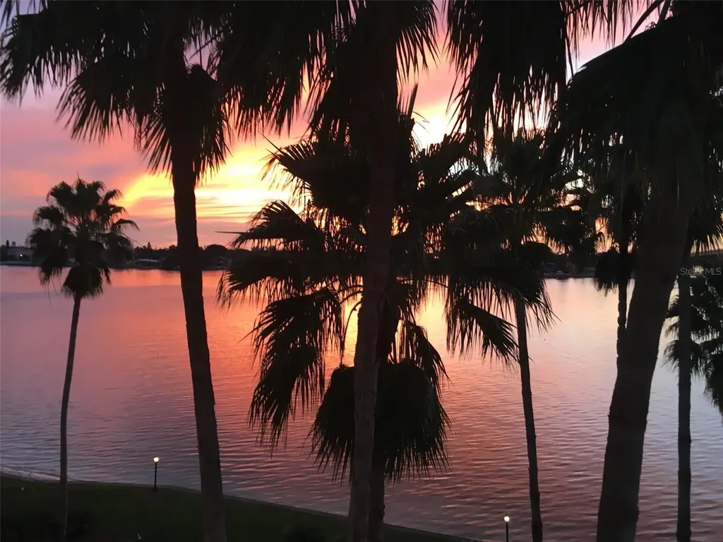 5901 Bahia Del Mar Circle St Petersburg FL 33715
