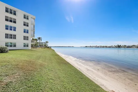 5901 Bahia Del Mar Circle St Petersburg FL 33715