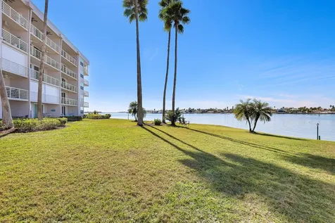 5901 Bahia Del Mar Circle St Petersburg FL 33715