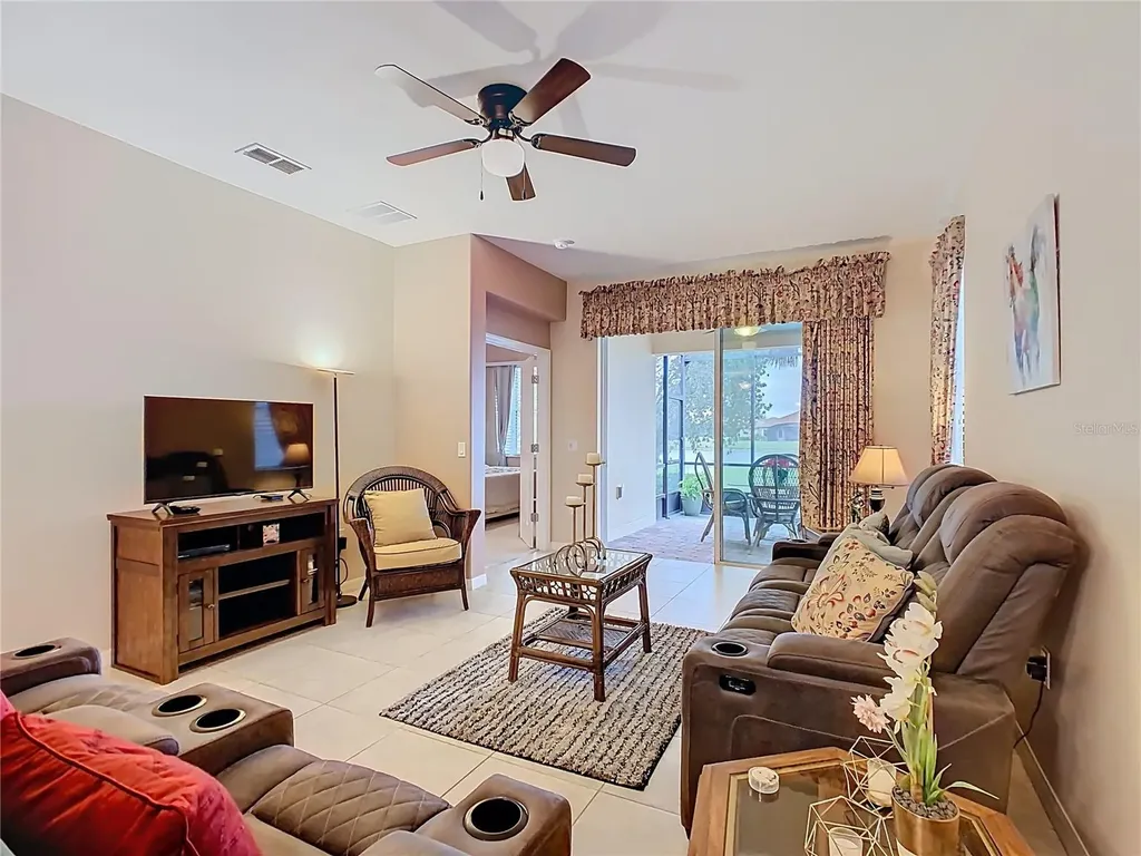 2472 Palm Tree Drive Kissimmee FL 34759