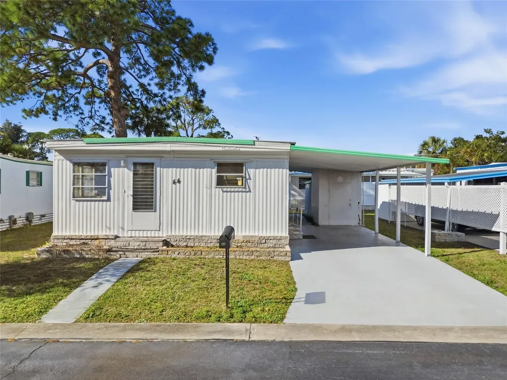 7803 46th Avenue N St Petersburg FL 33709