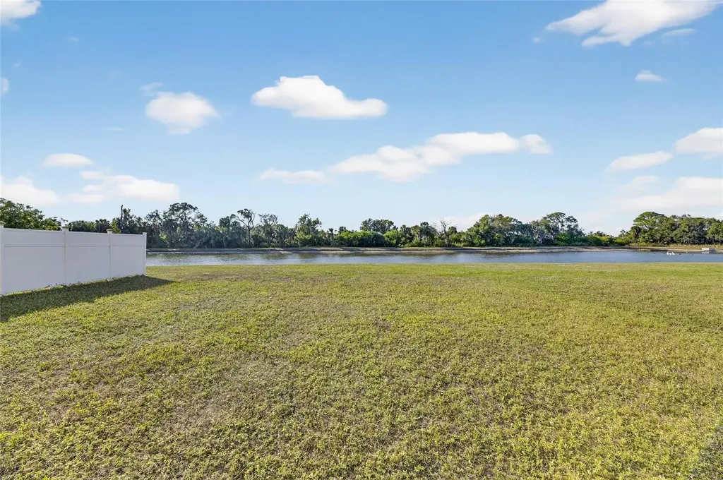 7520 Dragon Fly Loop Gibsonton FL 33534