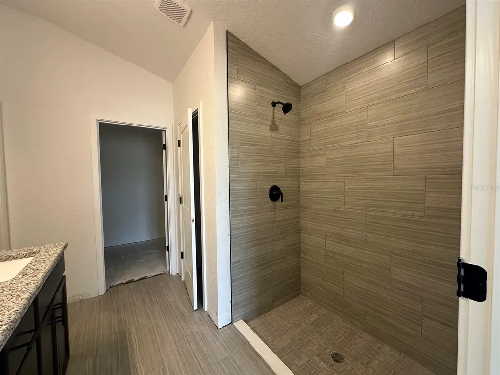 12547 NE 48th Terrace Oxford FL 34484