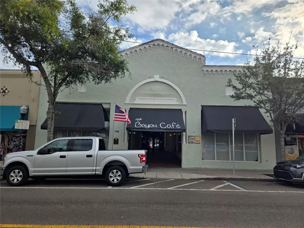 118 E Tarpon Avenue Tarpon Springs FL 34689