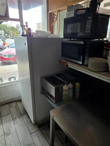 118 E Tarpon Avenue Tarpon Springs FL 34689