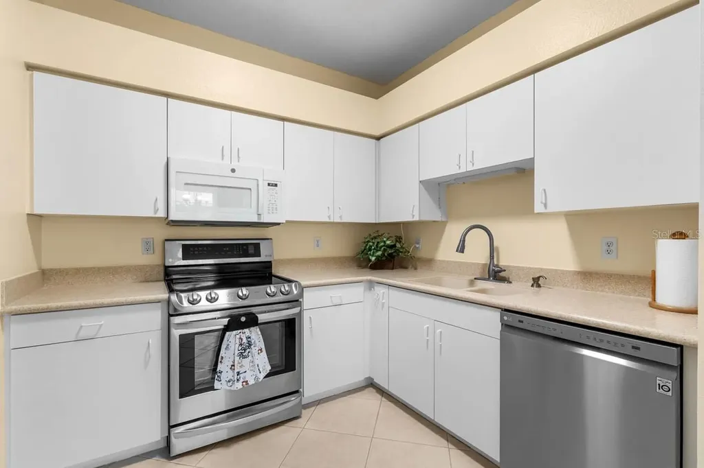 615 Tremont Greens Lane Sun City Center FL 33573