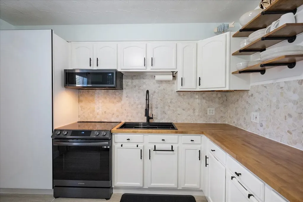 1909 27th Street W Bradenton FL 34205