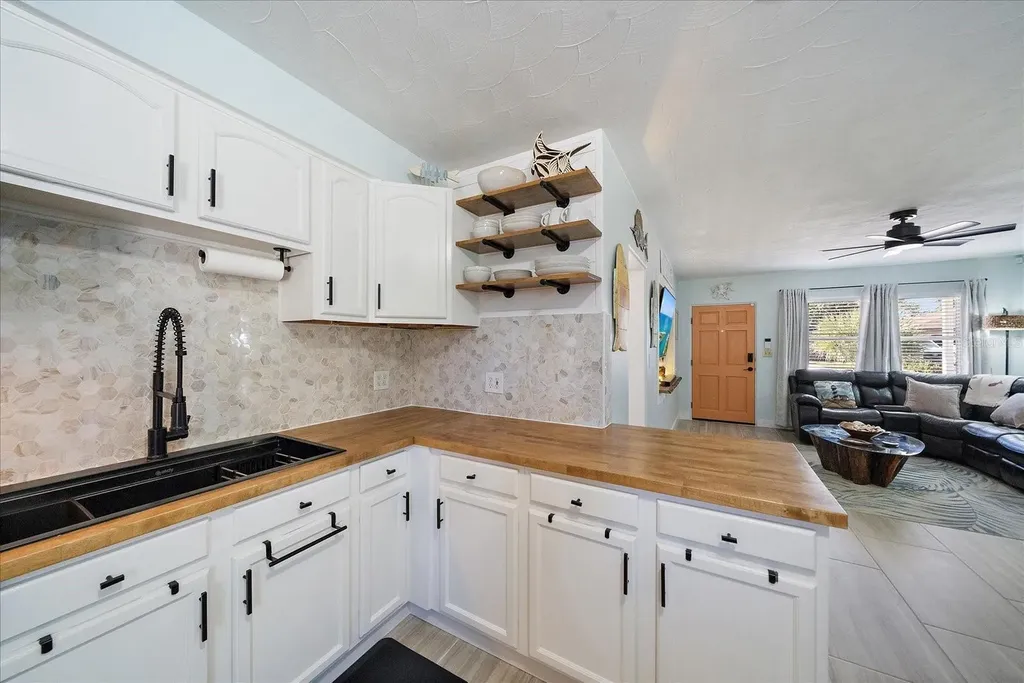 1909 27th Street W Bradenton FL 34205