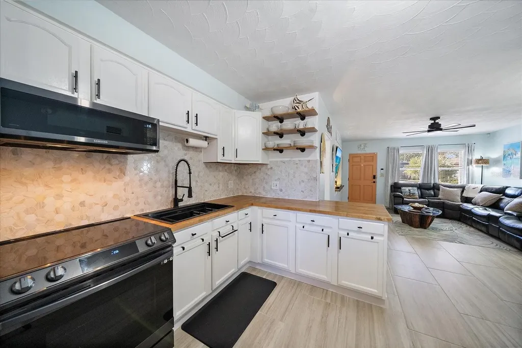 1909 27th Street W Bradenton FL 34205