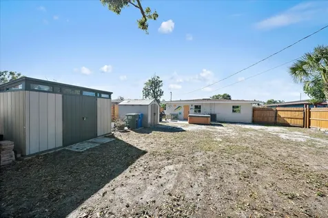 1909 27th Street W Bradenton FL 34205