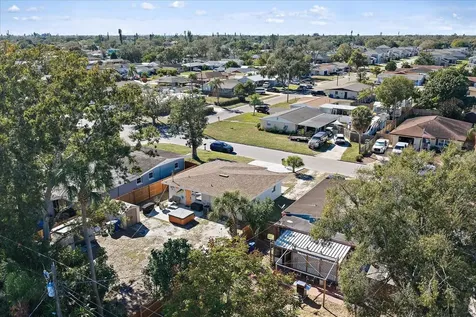 1909 27th Street W Bradenton FL 34205