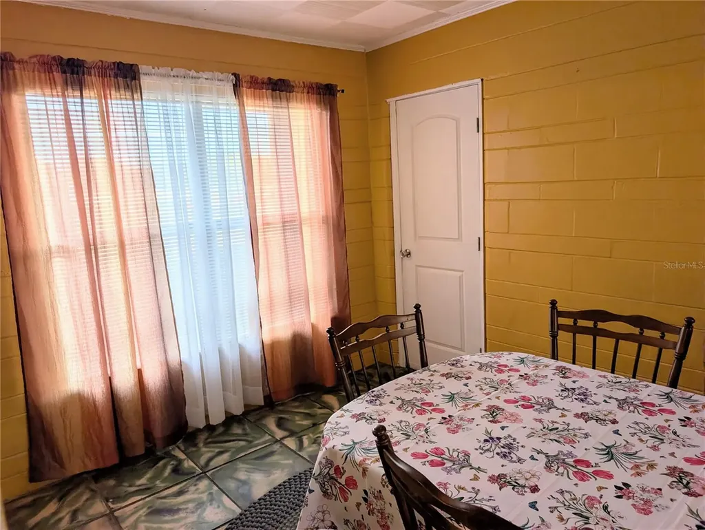 17 E Bay Street Davenport FL 33837