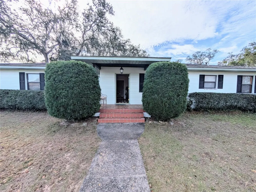 17 E Bay Street Davenport FL 33837