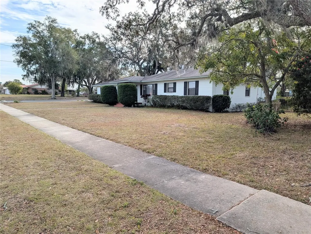 17 E Bay Street Davenport FL 33837
