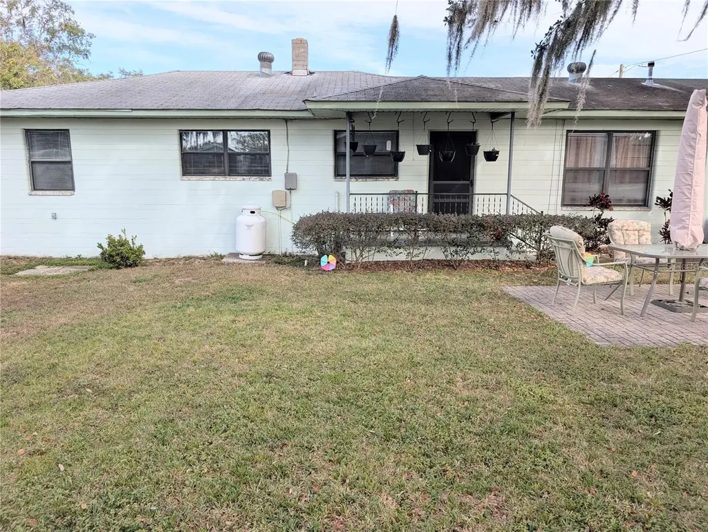 17 E Bay Street Davenport FL 33837