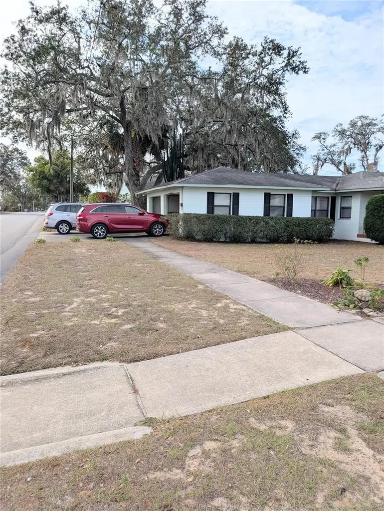 17 E Bay Street Davenport FL 33837