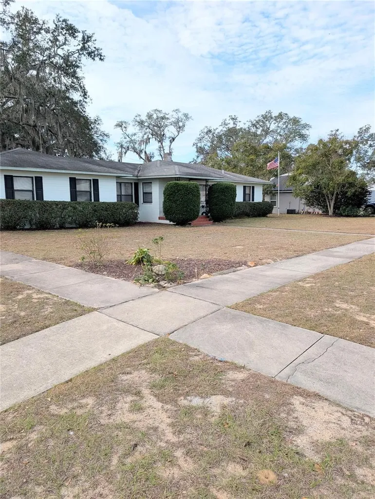 17 E Bay Street Davenport FL 33837