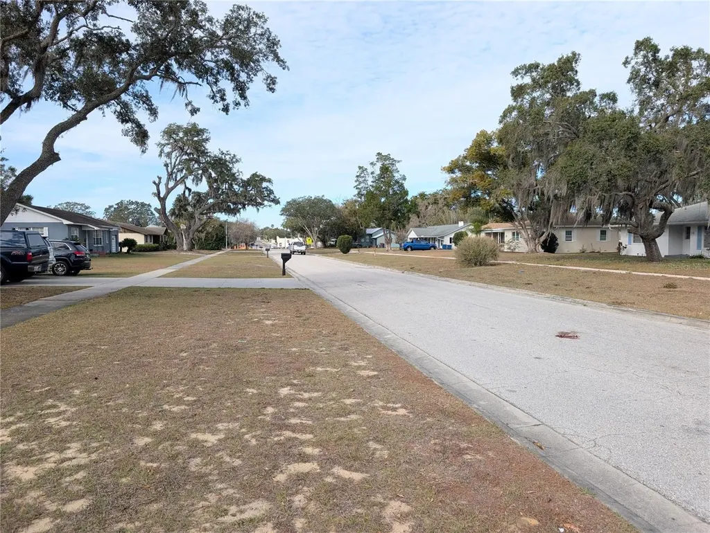 17 E Bay Street Davenport FL 33837