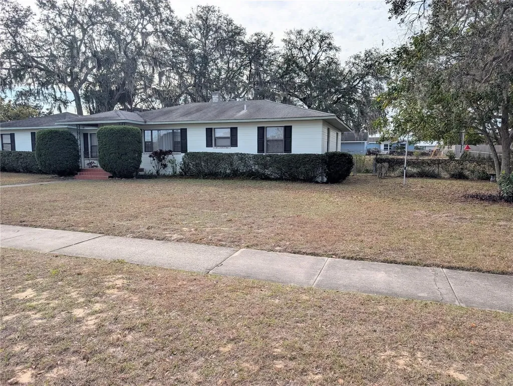 17 E Bay Street Davenport FL 33837