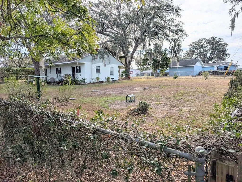 17 E Bay Street Davenport FL 33837