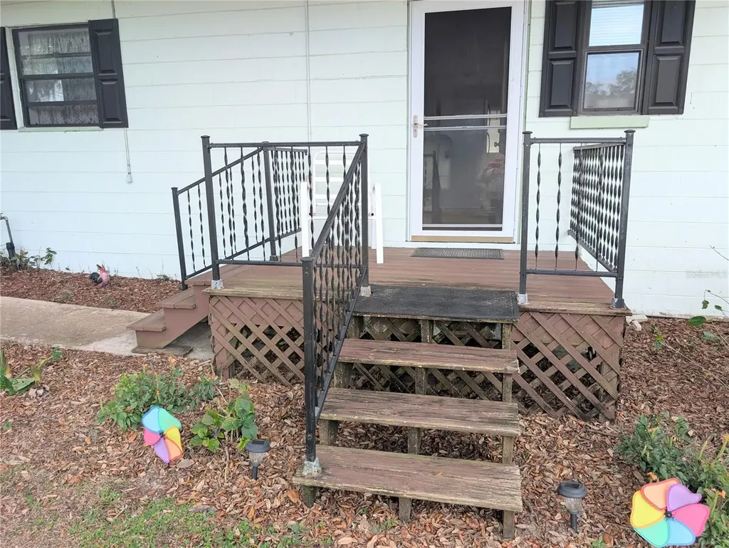 17 E Bay Street Davenport FL 33837