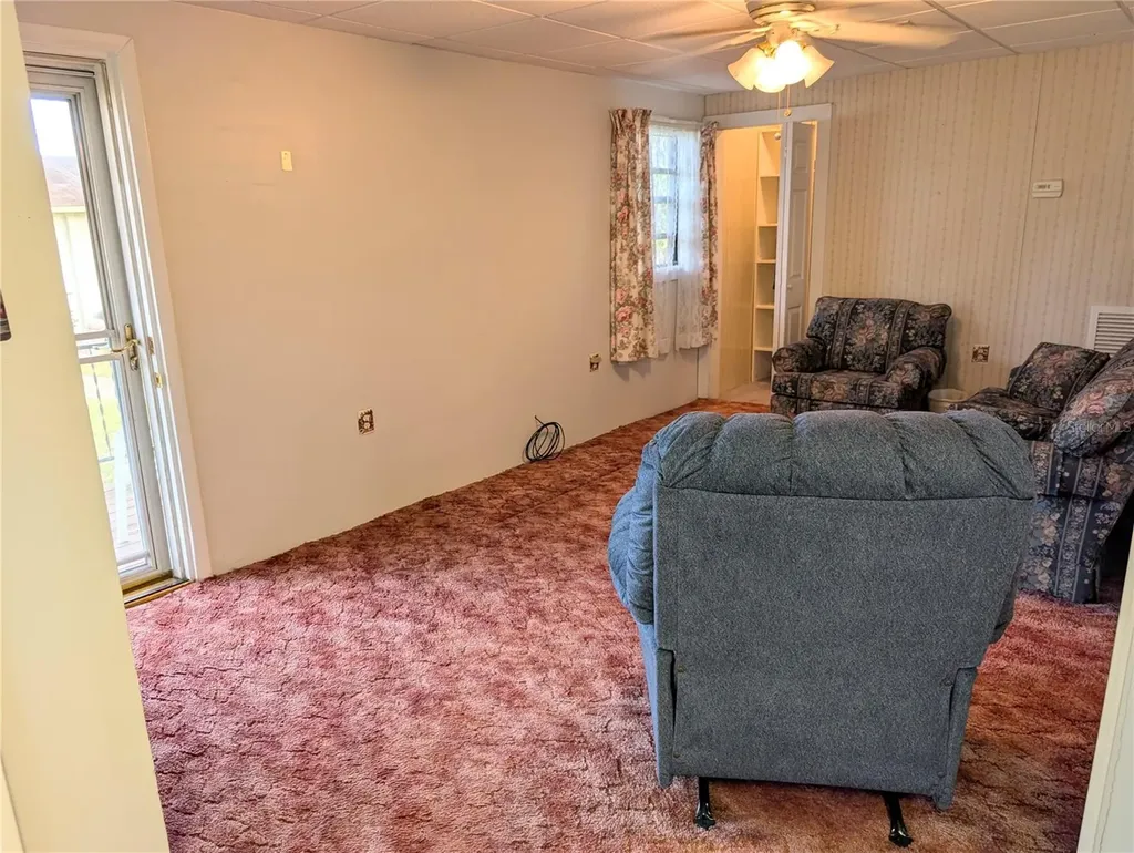 17 E Bay Street Davenport FL 33837