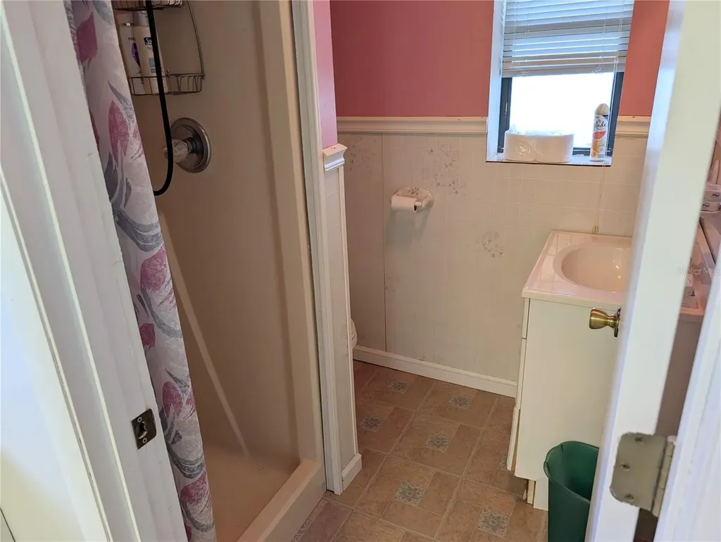 17 E Bay Street Davenport FL 33837