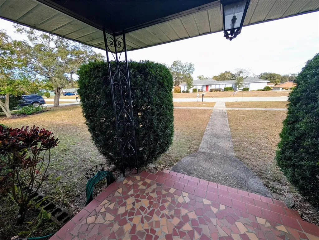 17 E Bay Street Davenport FL 33837