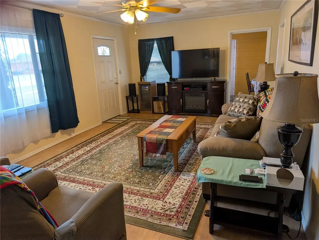 17 E Bay Street Davenport FL 33837