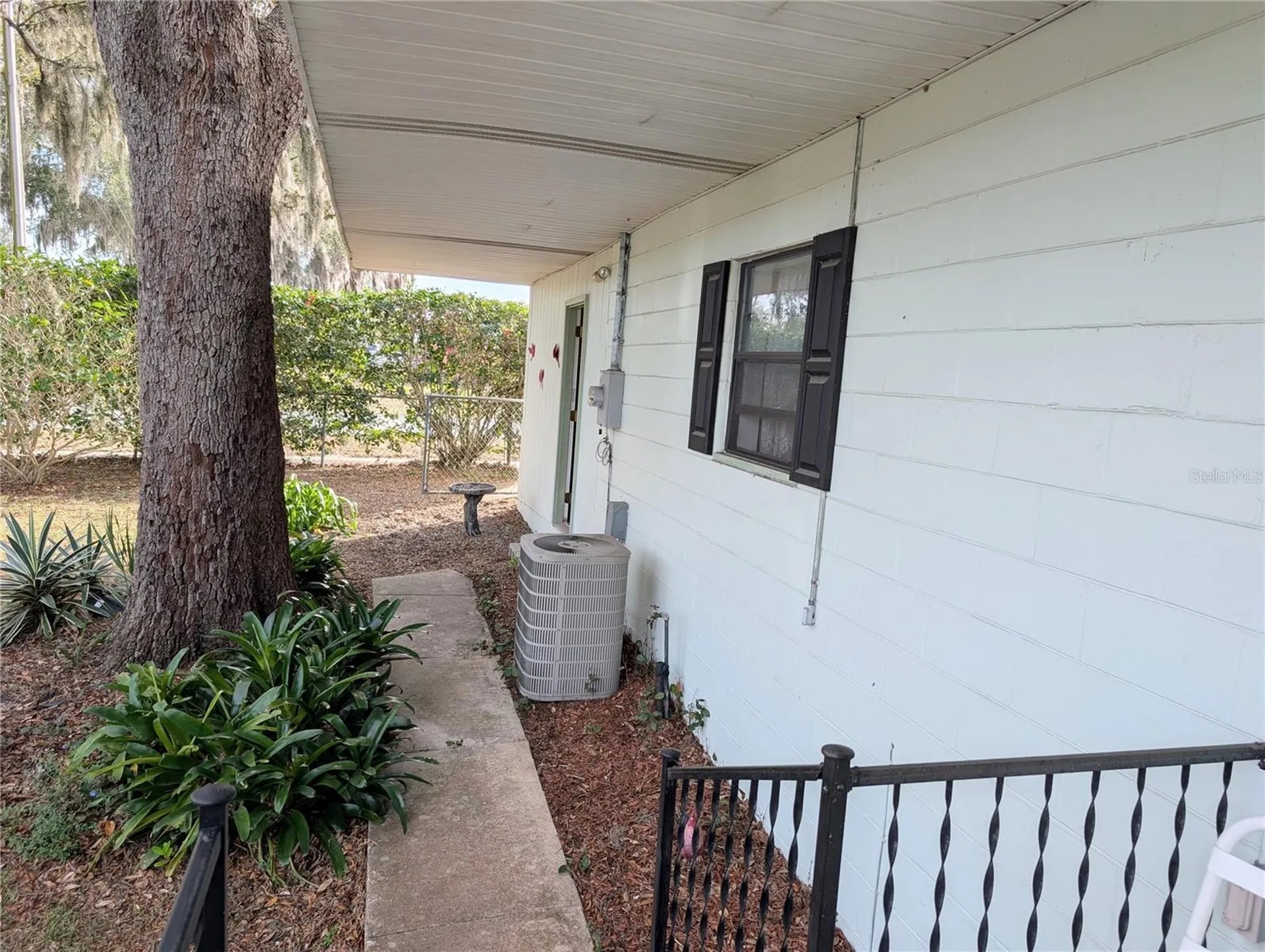 17 E Bay Street Davenport FL 33837